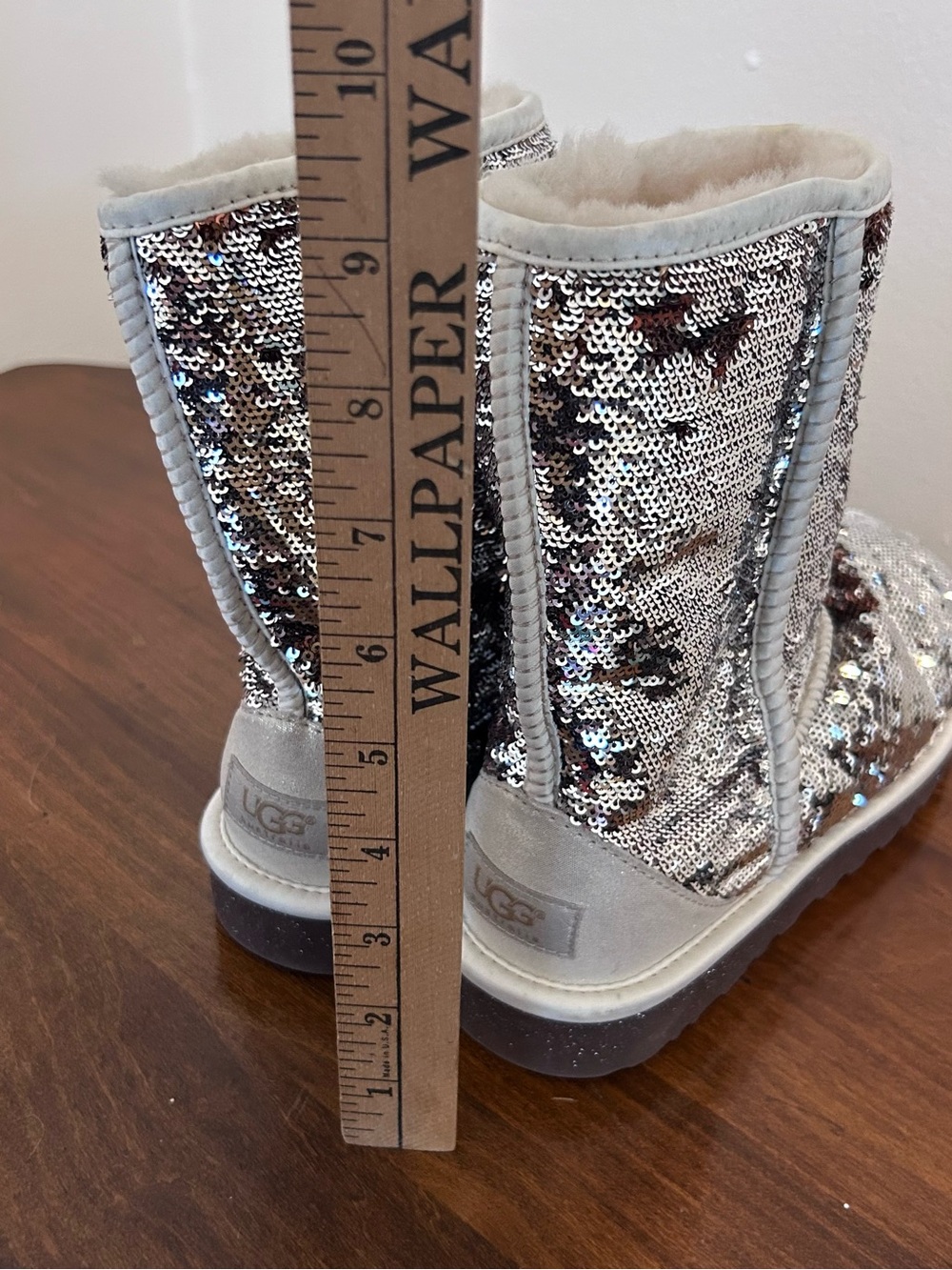 ❤️MAKE OFFER❤️ UGG womens Short Two Tone Brown Silver Sequins Boots Size 8 - Picture 7 of 10